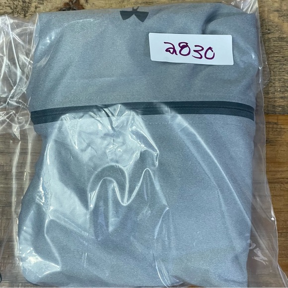 Under Armor Mens XL  1/4 zip up shirt - Picture 11 of 11